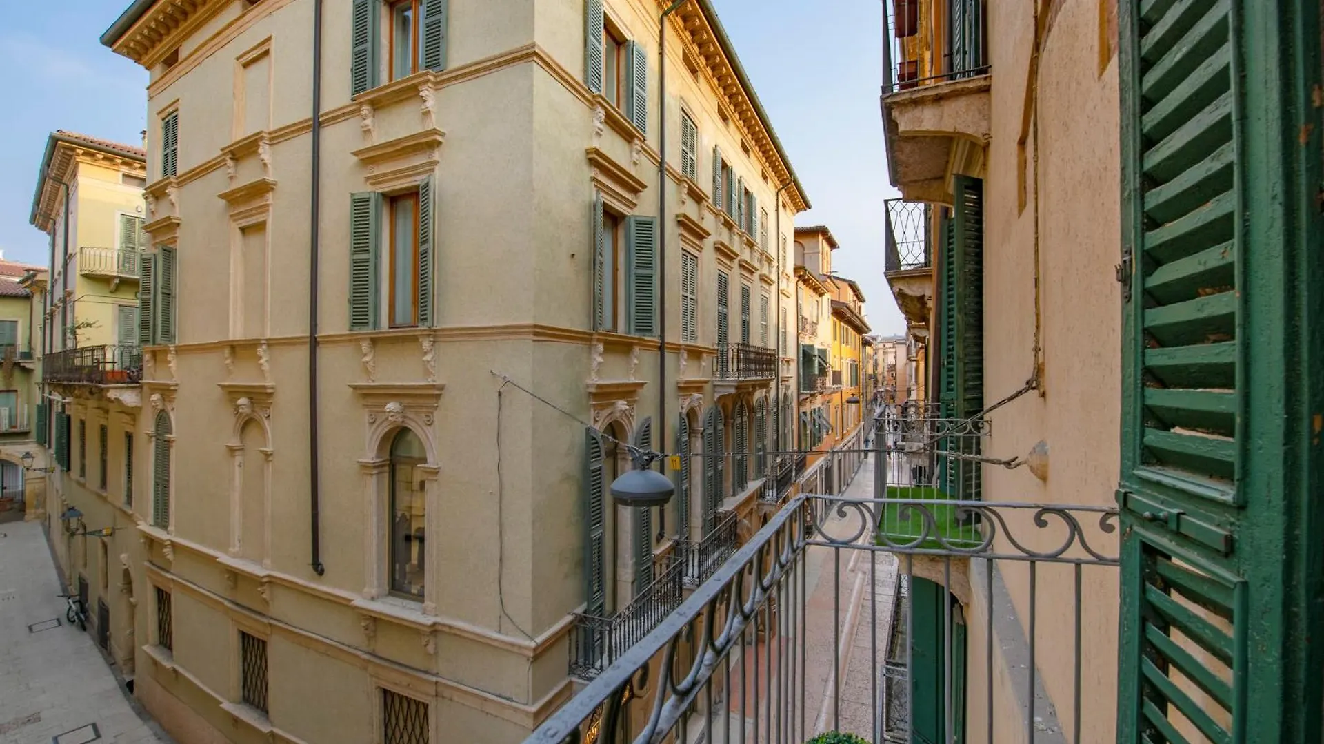 Apartment Palace Home Mazzini Verona Center Italy