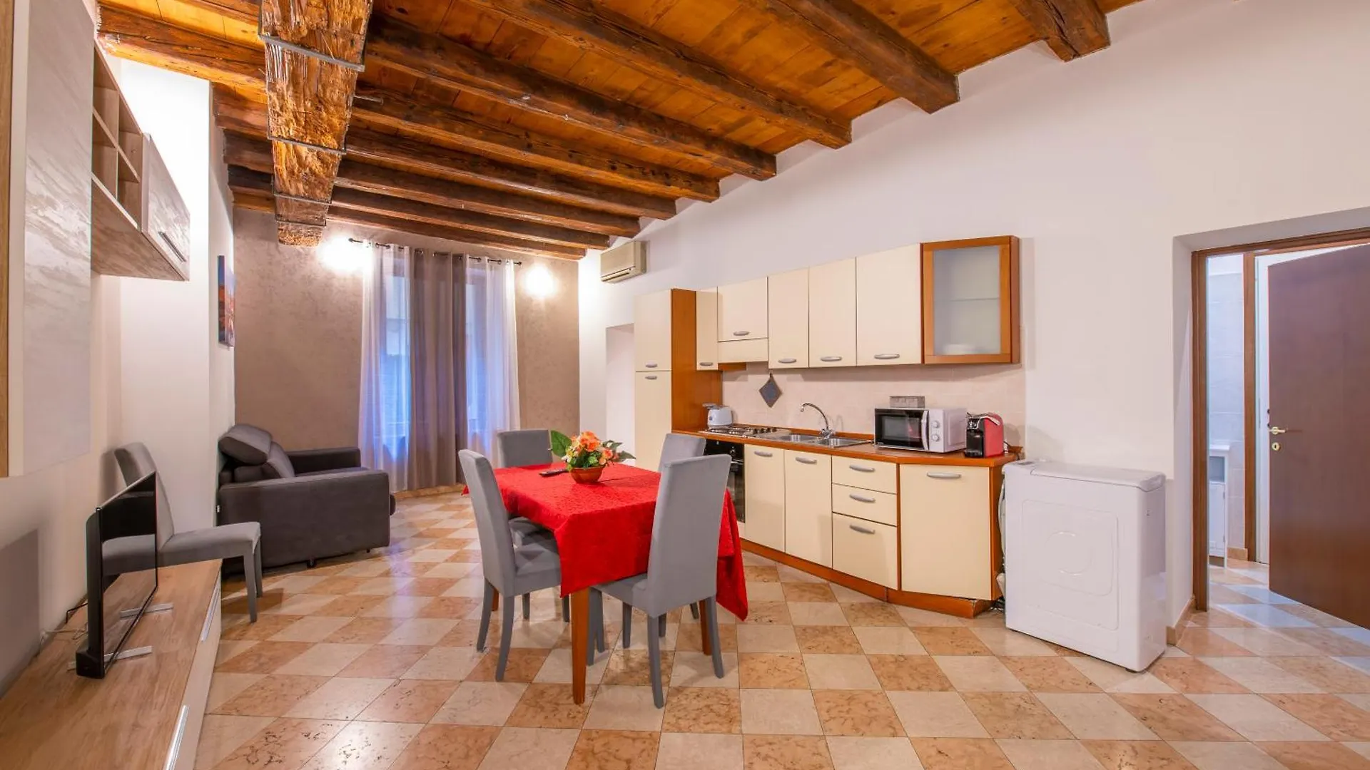 Palace Home Mazzini Verona Center Apartmán